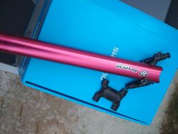 Sedlovka Rerverse Components Red Lite, 31.8, 400mm