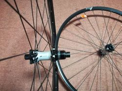 NOVÉ 29" kola DT swiss X1700 s XD ořechem