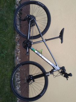 Nabízím téměř nový Trek Dual Sport 4