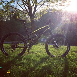 Enduro/freeride kolo - YT - Industries Capra AL - Black Pearl/Fallout