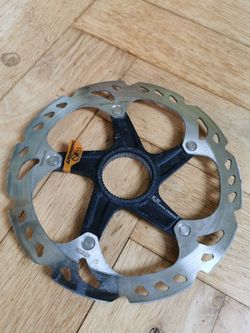 Brzdové kotouče 160 mm: Shimano SM RT 81 + dva kusy Avid + MTB Avid 180 mm