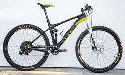 Canyon LUX CF celokarbonový XC bike. Hmotnost celého kola dle foto - 11,5kg!