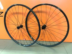 nová zapletená kola DT Swiss XR-1650 (boost, ořech Shimano Microspline)