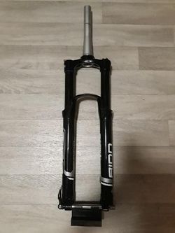 SR Suntour, Aion 140 mm zdvih, Osa 15mm/100mm, délka sloupku 200mm