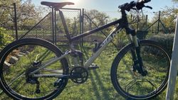 Prodám pěkné celoodpružené MTB kolo značky GINAT ANTHEM, první majitel důchodkyně.