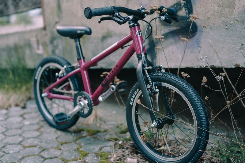 Kubike 16 MTB - Fialové, super lehke - 5,7kg - rezervovano