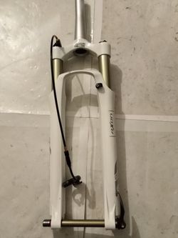 Suntour Axon 26“