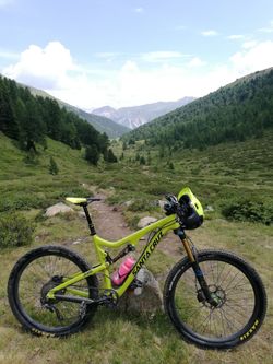 prodám Santa Cruz Bronson C vč. karbonových kol a Chris King nábojů