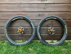 Zapletená kola 27,5 enduro/trail DT SWISS/Hope