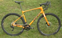 GIANT Revolt Advanced - velmi pohodlné gravel kolo s karbonovým rámem - NOVÉ