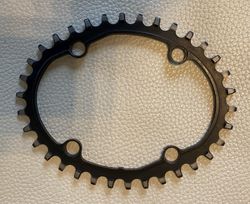 TOP titanový oválný převodník Carbon-Ti, 34 zubů, 104 BCD.