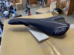 Sedlo Selle Italia Signo modré
