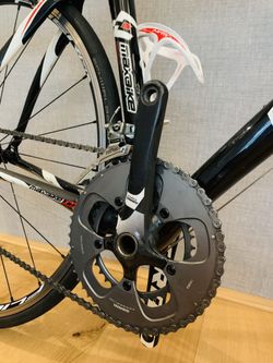ATRAKTIVNÍ SILNIČNÍ KARBONOVÉ KOLO MAXBIKE
