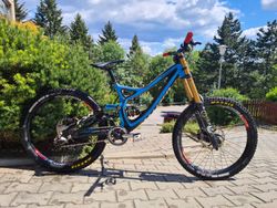 Specialized demo carbon, top komponenty a stav