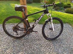 Prodám starší kompletně vybavené karbonové horské kolo Maxbike.