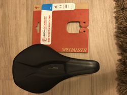 Specialized power comp sedlo velikost 143