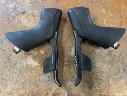 brzdové páky SRAM Red eTap Disc + třmeny Flat Mount
