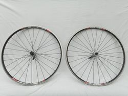 DT SWISS 240s silniční kola- top stav- váha páru kol je 1496g