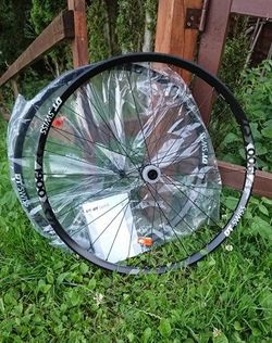 DT SWISS E 1900 SPLINE 27,5" PÁR