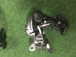 Úklid garáže - sada Sram Force/Rival 1x11, pláště MTB 29, gravel, převodníky...