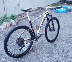 HT Sintesi Flu:5 , XT , Rock shox Recon 120mm, Kola: crosmax.