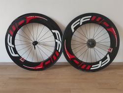 Galusková zapletená karbonová kola FFWD F9R