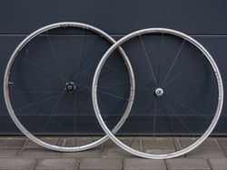 Zapletená kola Shimano Ultegra WH-R6700