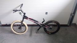Trial Kabra 20"
