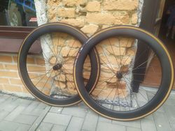 Silniční zapletená kola 50mm galuskové na disc brzdy