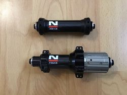 Prodám silniční náboje NOVATEC CARBON straightpull 20/24