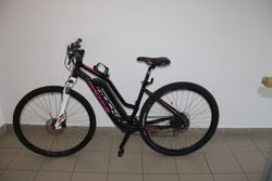 PRODÁM DÁMSKÉ ELEKTROKOLO ROCK MACHINE CROSS E350 LADY-ZÁNOVNÍ