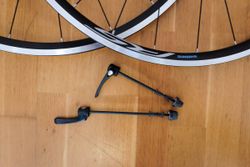 Silniční kola Shimano WH-RS100