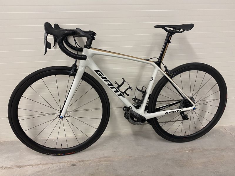 PRODÁM SILNIČNÍ KOLO GIANT TCR Advanced SL Composite 