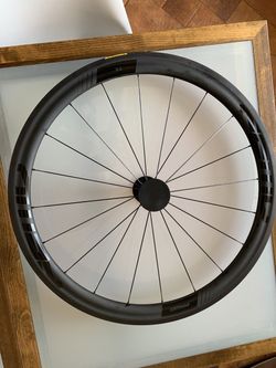 KARBONOVÁ KOLA F4R (45MM), NÁBOJE DT240 2:1, BARVA MATTBLACK, PLÁŠŤ