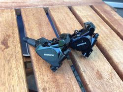 Silniční třmeny Shimano RS505 flat mount, zaslání Zdarma
