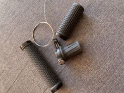 Rock shox twist lock
