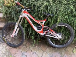Specialized Demo 8