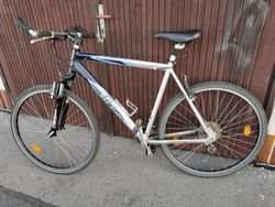 Trekové kolo 28" Merida Crossway 8500 s odpruženou vidlicí