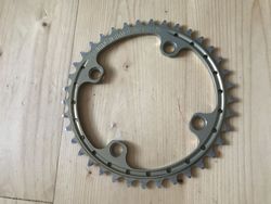 Převodník Renthal SR4 zubů 37T, BCD 104mm