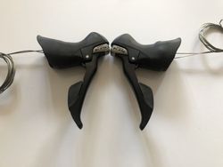 Silniční brzdové a řadicí páky Shimano 105 11s