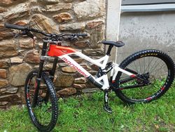 Mondraker Summum 27,5” vel. M - 65 500 Kč (pův. cena 93 599 Kč)