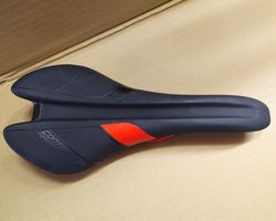Sedlo GIANT CONTACT SL FORWARD, black-red