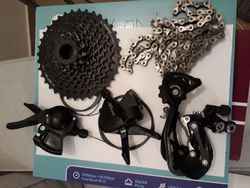 Prodám sadu zánovních komponentů z MTB Rock Machine \Manhattan 90/2020