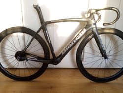 Prodám karbonový rám Bianchi oltre xr2 superleggera