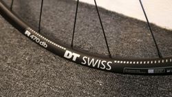 DT SWISS R470 DB DISC (CENTERLOCK) - 28 palců