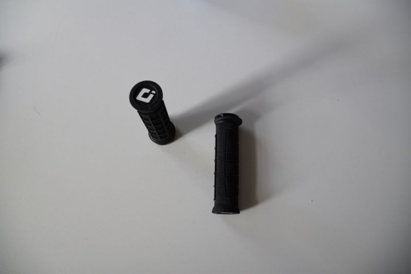 Gripy ODI Elite pro lock-on, černé