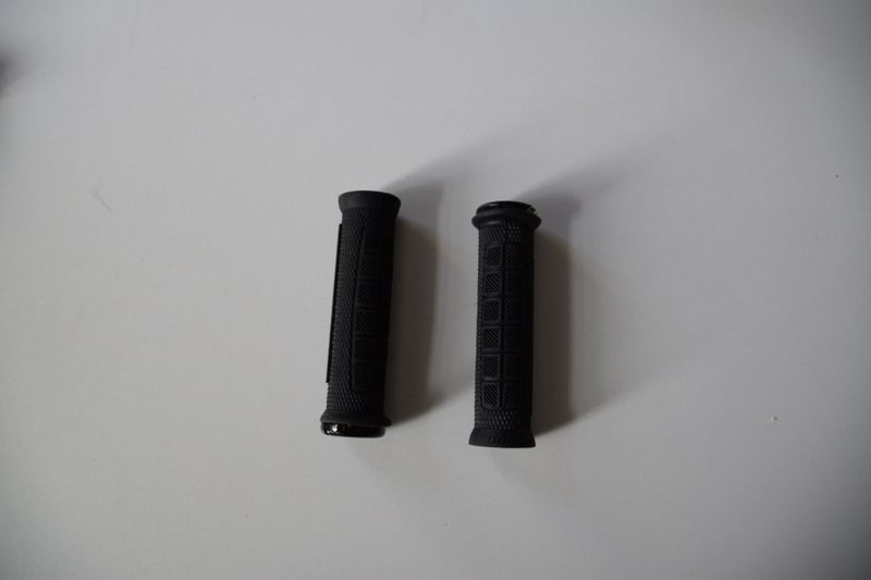 Gripy ODI Elite pro lock-on, černé