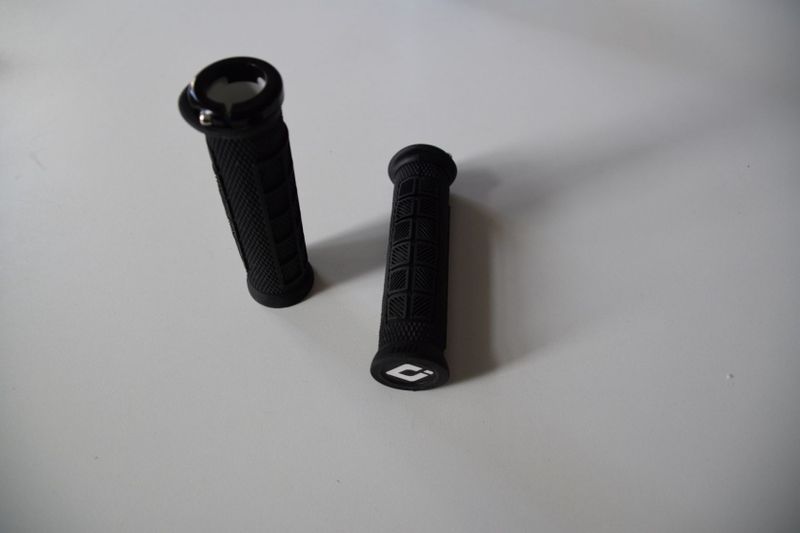 Gripy ODI Elite pro lock-on, černé