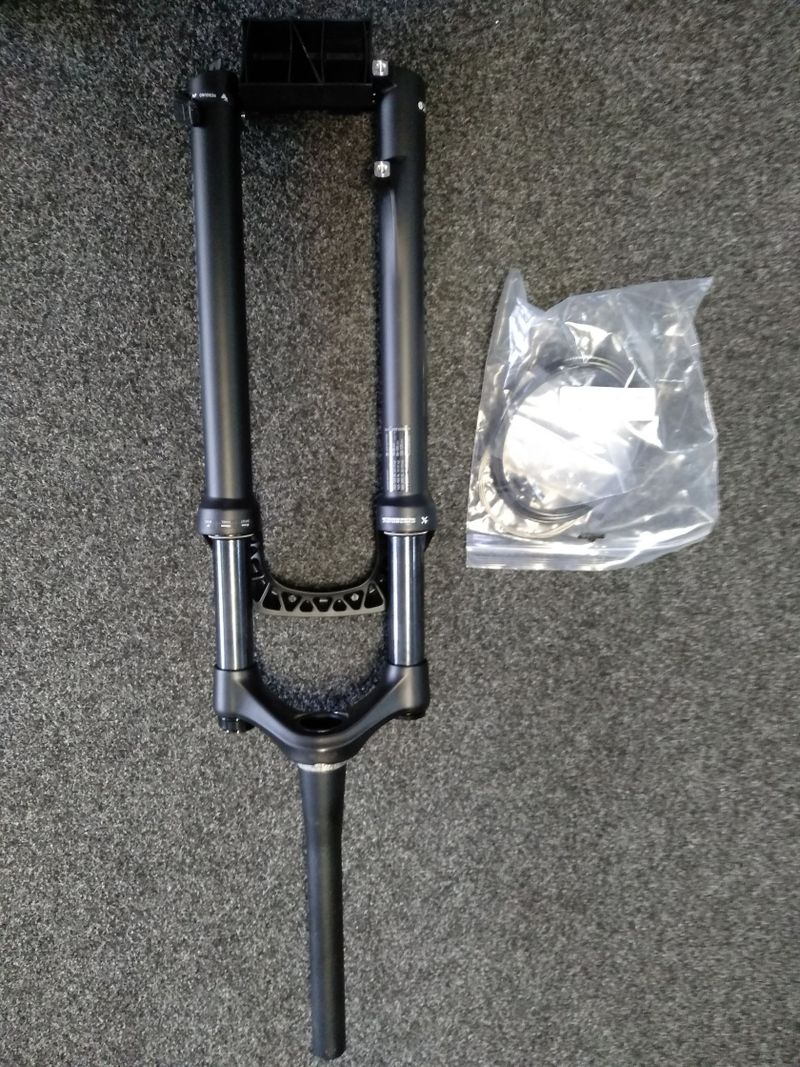 Rock Shox Recon Tapered 29 pevná osa