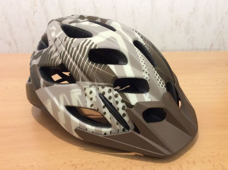 Helma GIRO model. HEX vel. L 59-63 cm